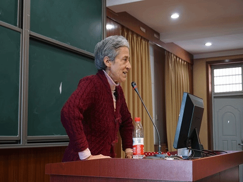 玛利亚・德普拉达教授讲座进行中