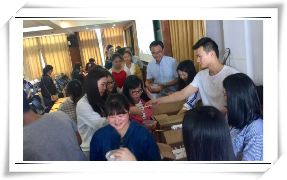 韩语系师生品尝韩式午餐